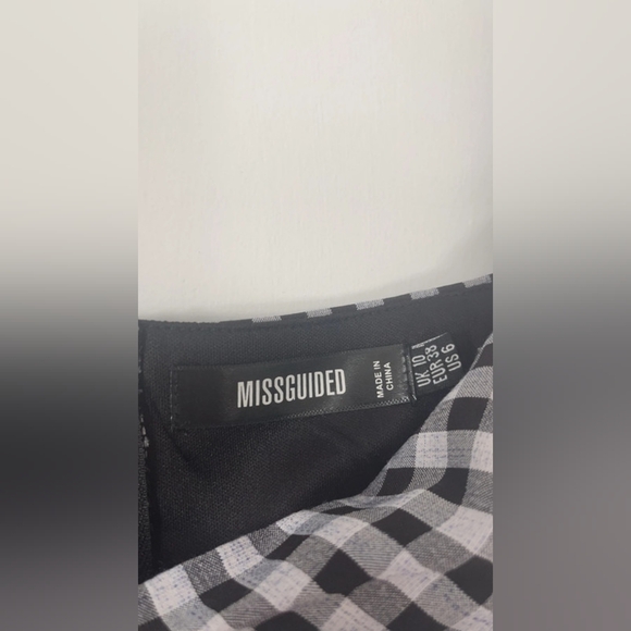 Black Gingham Puff Sleeve Corset Top - Picture 3 of 3